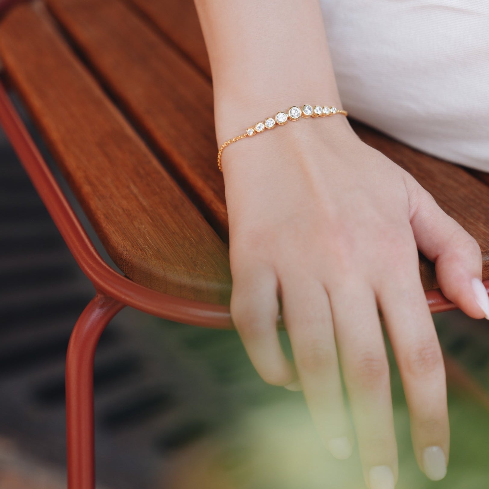 Graduated bezel set crystal bracelet - Silver