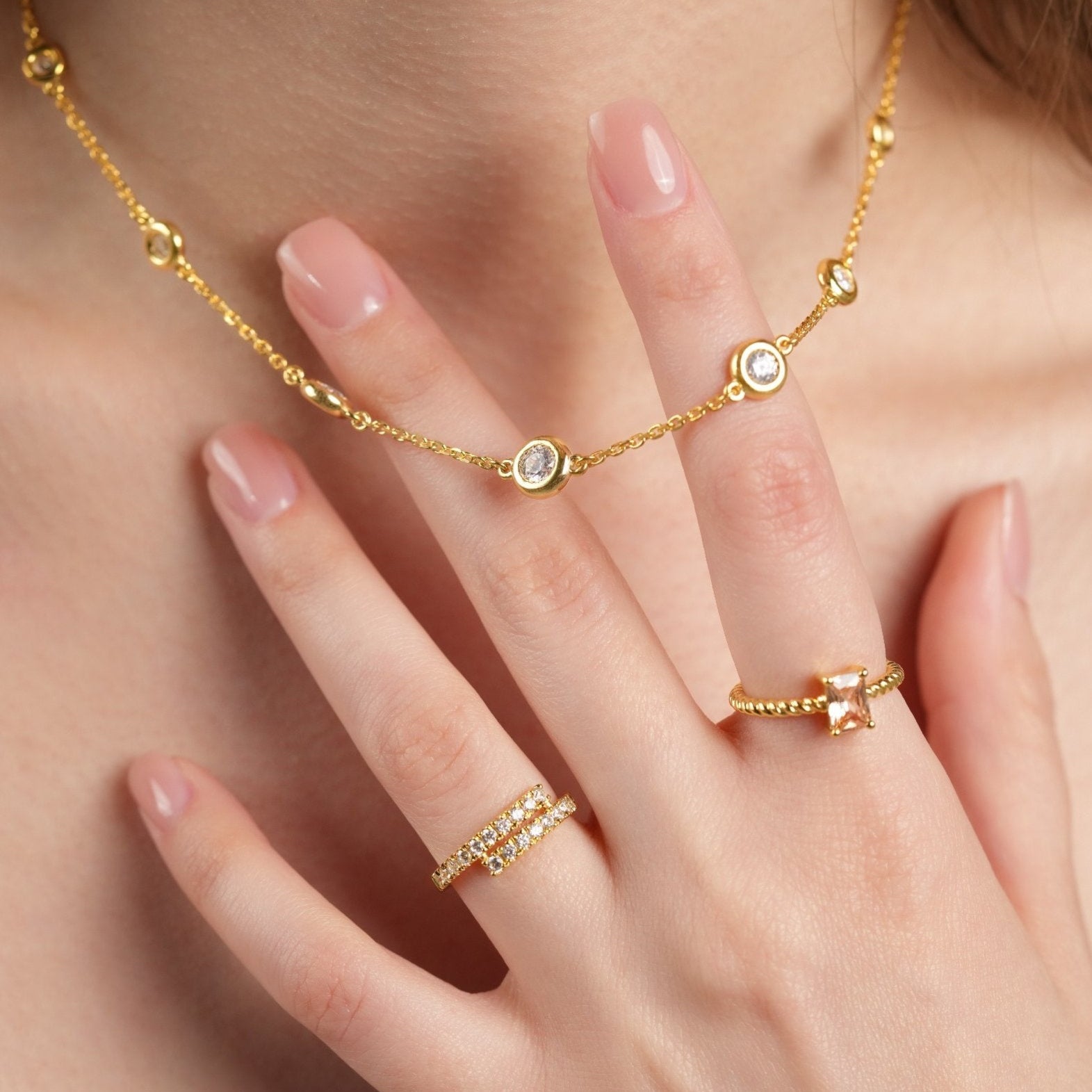 Graduated Prong-Set crystal Necklace