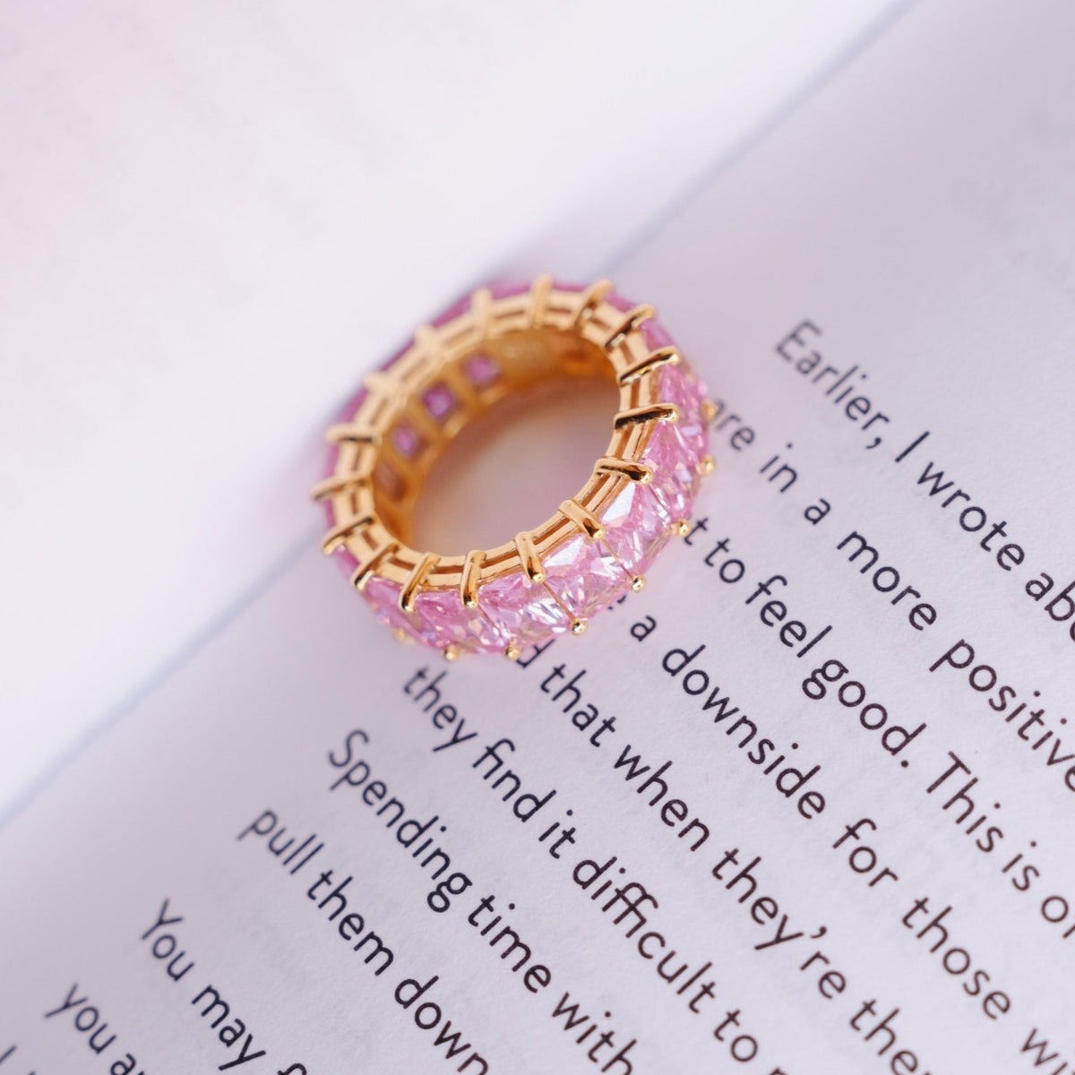 Alliance éternité en tourmaline rose taille émeraude