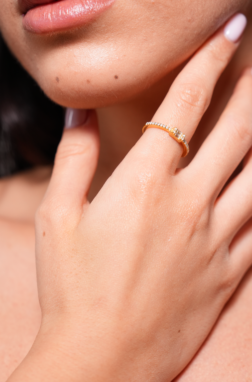 Bague pavée avec pierres baguettes